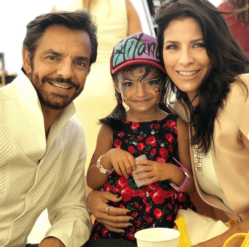 Luego de la sorpresiva serenata que le llevó a Eugenio Derbez, Alessandra Rosaldo publicó una serie de fotogragías junto al comediante en compañía de un emotivo mensaje.