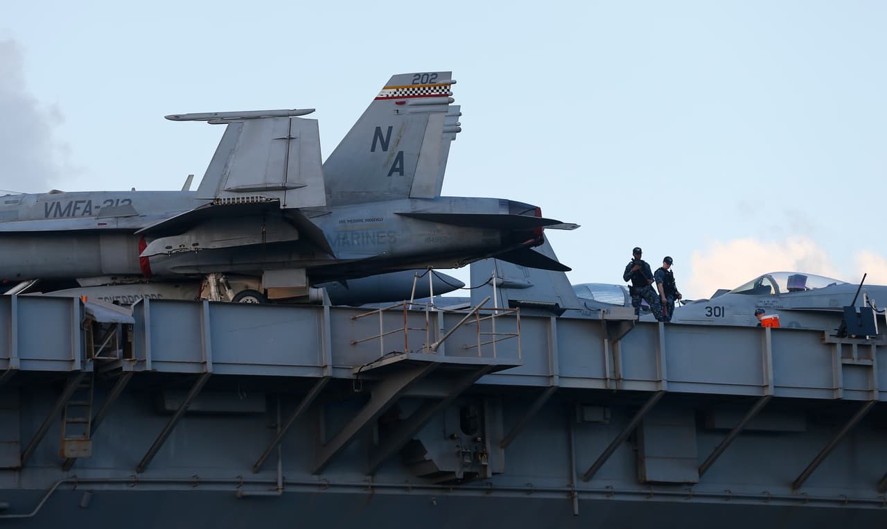 Detalle del portaaviones USS Theodore Roosevelt (foto de archivo).