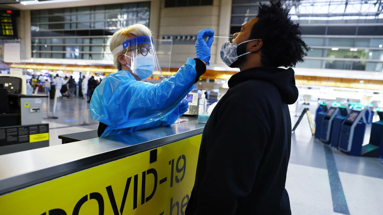 Detectan el primer caso confirmado de la variante ómicron de covid-19 en Fresno