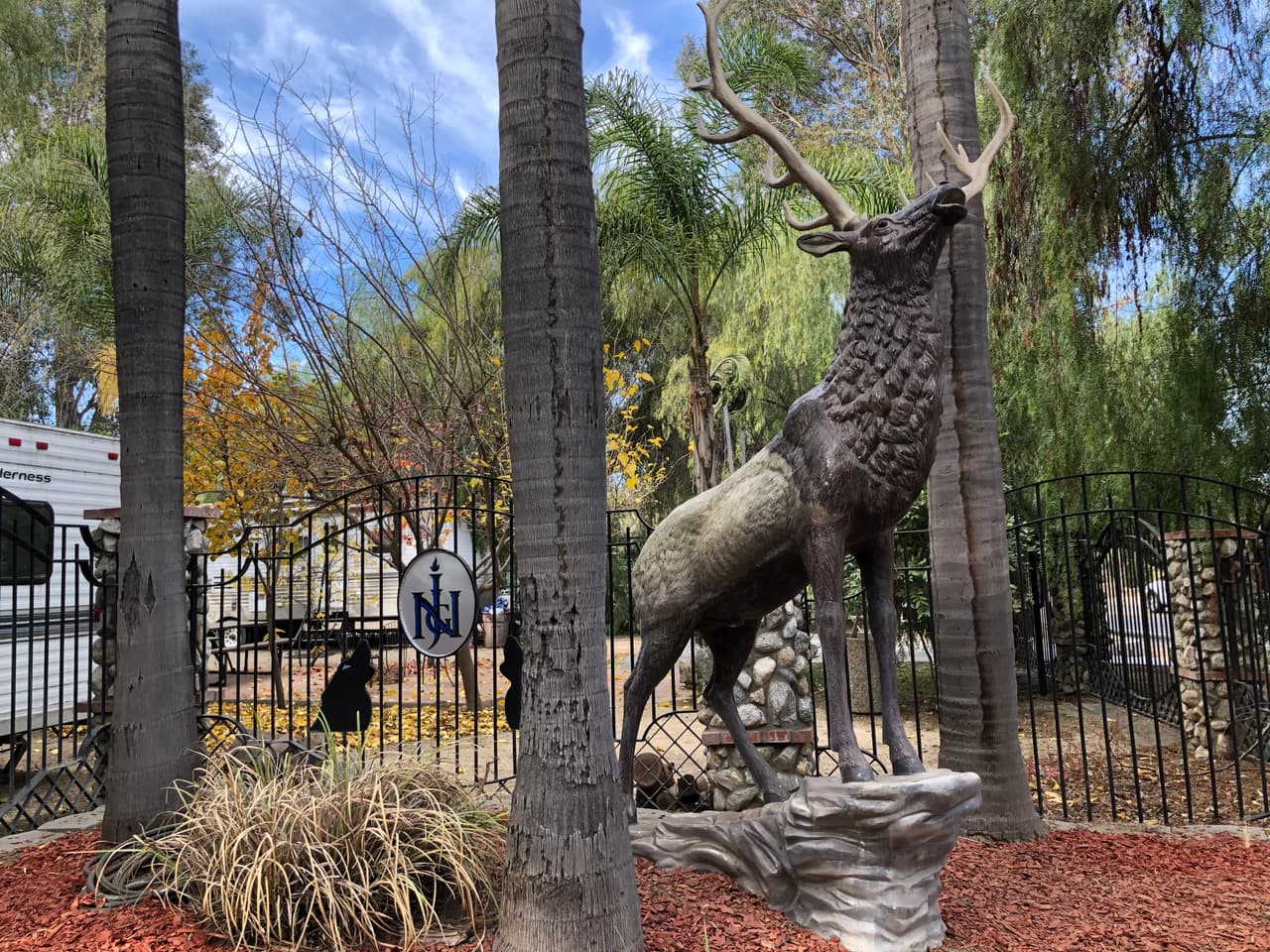 Otro exfiel describe una costosa fiesta con la temática de la serie 'Games of Thrones' que los miembros de un templo de San Diego le organizaron en ese rancho al único hijo varón de Naasón, Adoraim Joaquín Zamora.