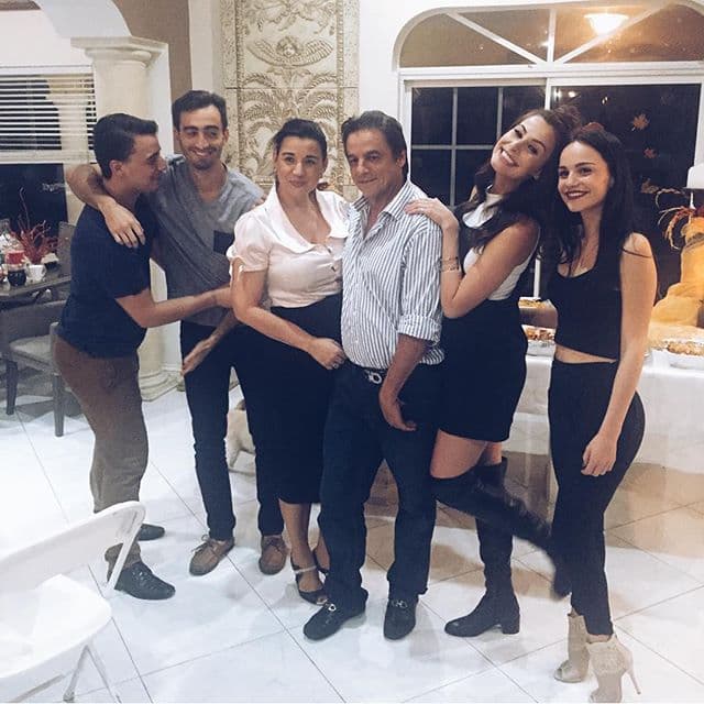 Nastassja Boliva, Nuestra Belleza Latina 2011, compartió esta cena especial con su familia.