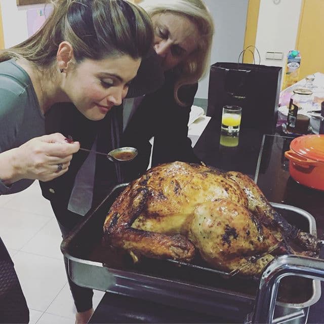 "Yo queriendo ser vegetariana y me encuentro con esto! #felizdiadelpavo", afirmó Chiqui Delgado.