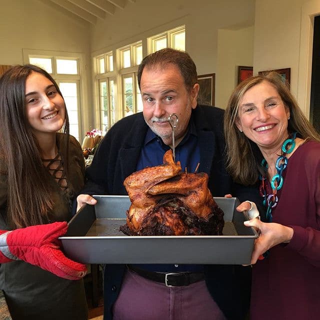 "Con el verdadero pavo #HappyThanksgiving", escribió Raúl de Molina, quien pasó la noche con los amores de su vida.