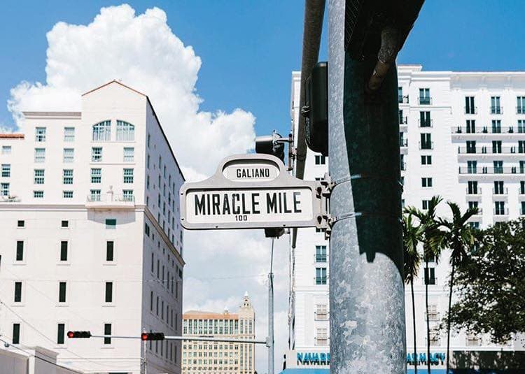 Durante el evento, se presentan más de 120 artistas, 40 bandas de jazz y música internacional, así como un festival de degustación de vinos y del arte culinario.