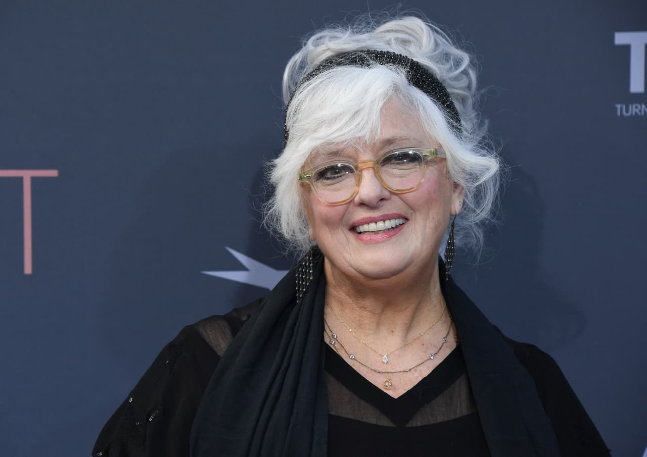 La actriz participó en varias series de televisión como ‘Lost in Space’ (1965), ‘Make Room for Granddaddy’ (1970). A sus 69 años se ha alejado de la actuación solo con algunos cameos en los nuevos proyectos de ‘Lost in Space’ y se enfocó en su pasión por la fotografía, publicando libros con sus capturas y sobre este oficio.