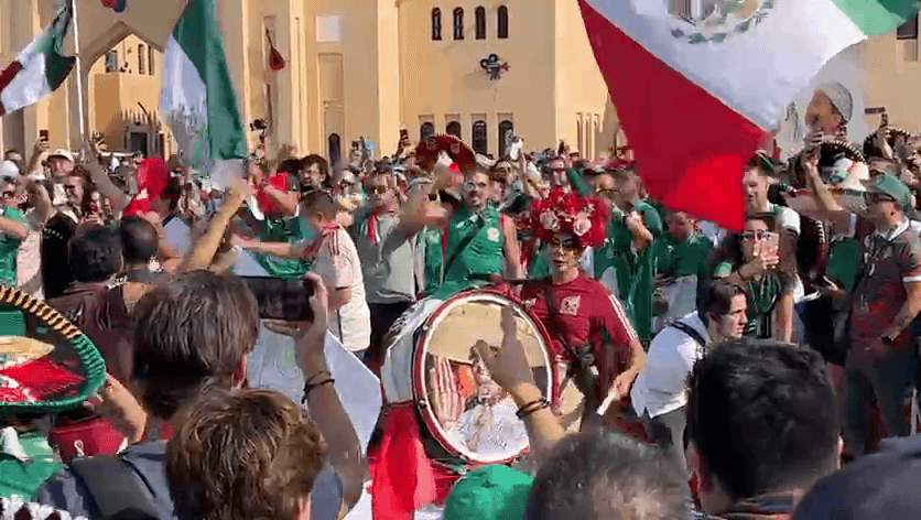 Muchos fanáticos confiesan que llegar a la gran competencia del balón pie es el sueño de toda su vida.
