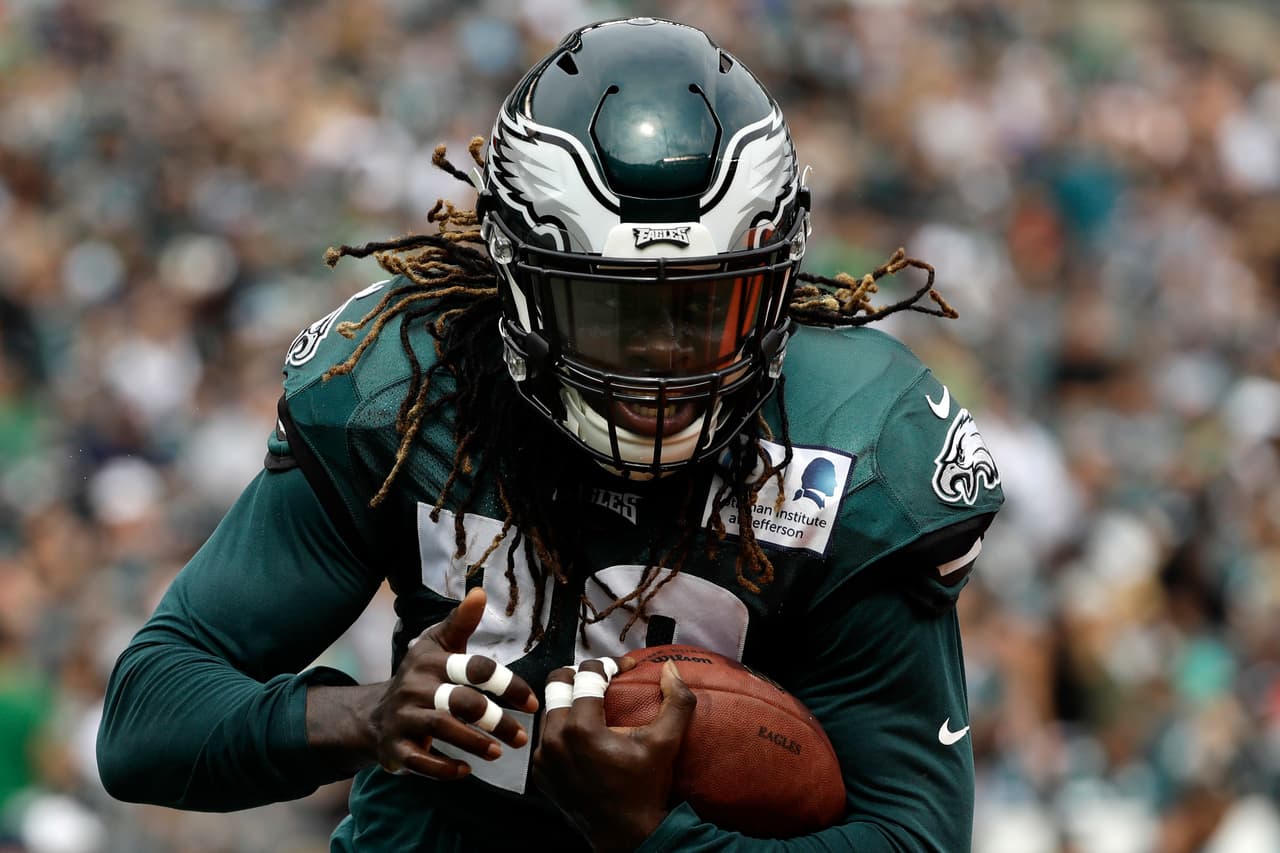 Jay Ajayi entrenó al parejo de sus compañeros y está listo para el juego inaugural entre Philadelphia y Atlanta.