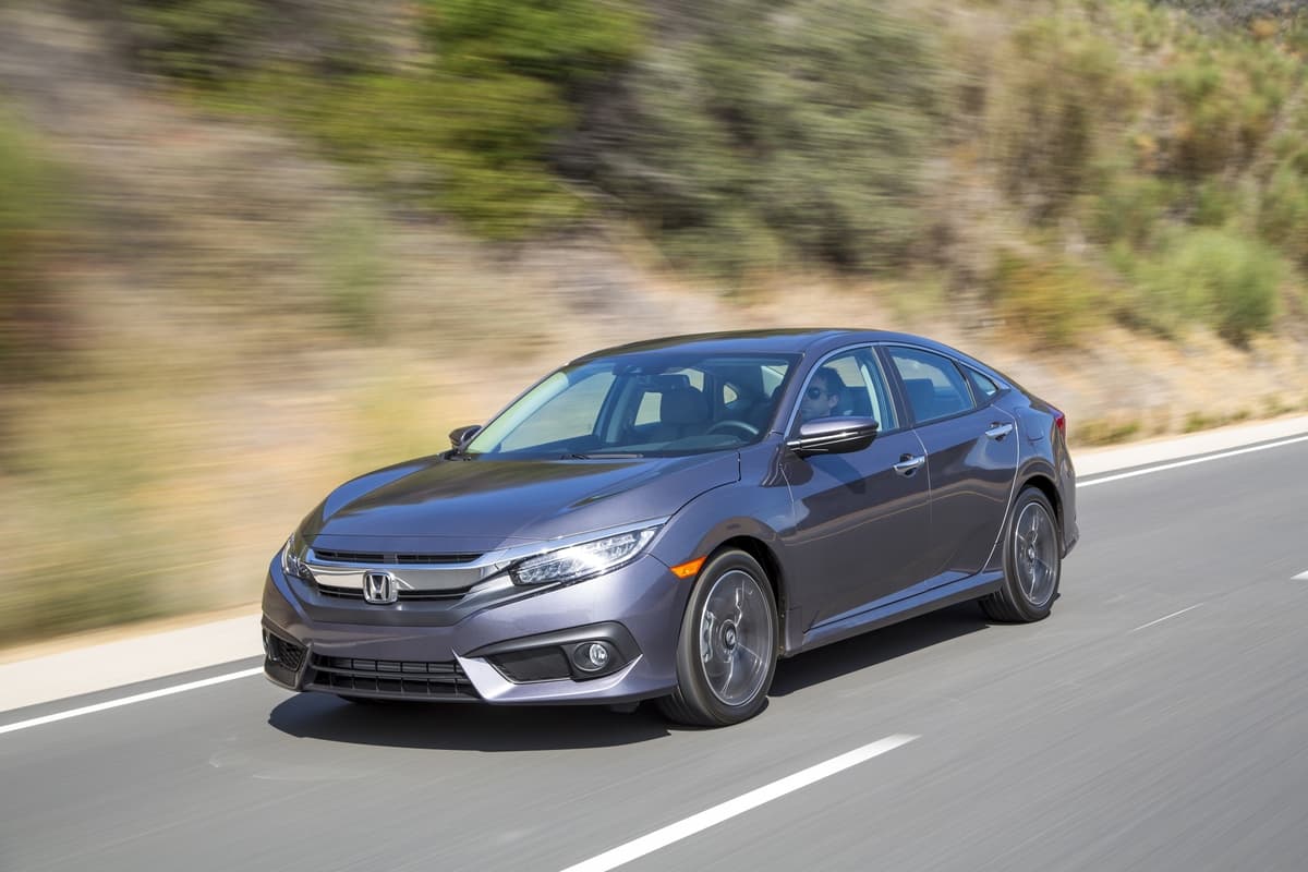 El Honda Civic Touring 2016 es una auto ágil que proporciona una gran experiencia de manejo