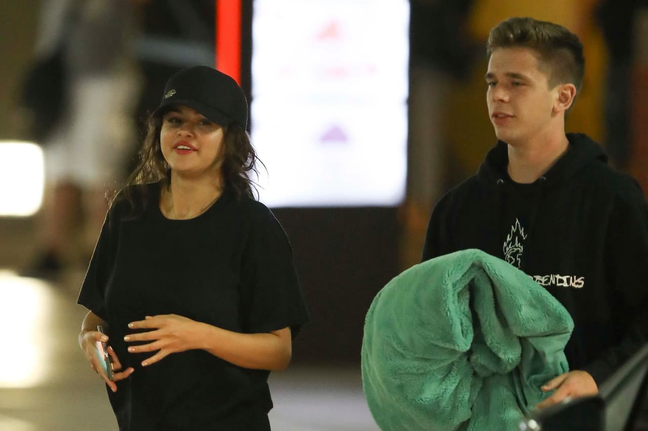 En tanto, Selena Gómez, uno de los grandes amores del cantante canadiense, sigue apareciendo muy cerca de Caleb Stevens, uno de los galanes con los que se rumora que
<a href="https://www.univision.com/entretenimiento/selena-gomez-celebro-su-cumpleanos-al-doble-junto-a-dos-amigos-que-la-consienten-fotos"><b>podría estar reemplazando a Bieber</b></a>.