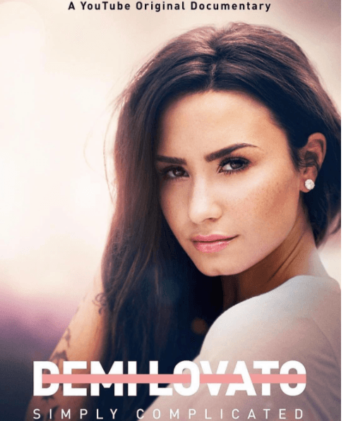 Demi Lovato lanzó ‘Simply Complicated’ en YouTube, un documental que se comenzó a grabar a principios de año y deja ver su lucha contra las drogas y su desorden alimenticio.