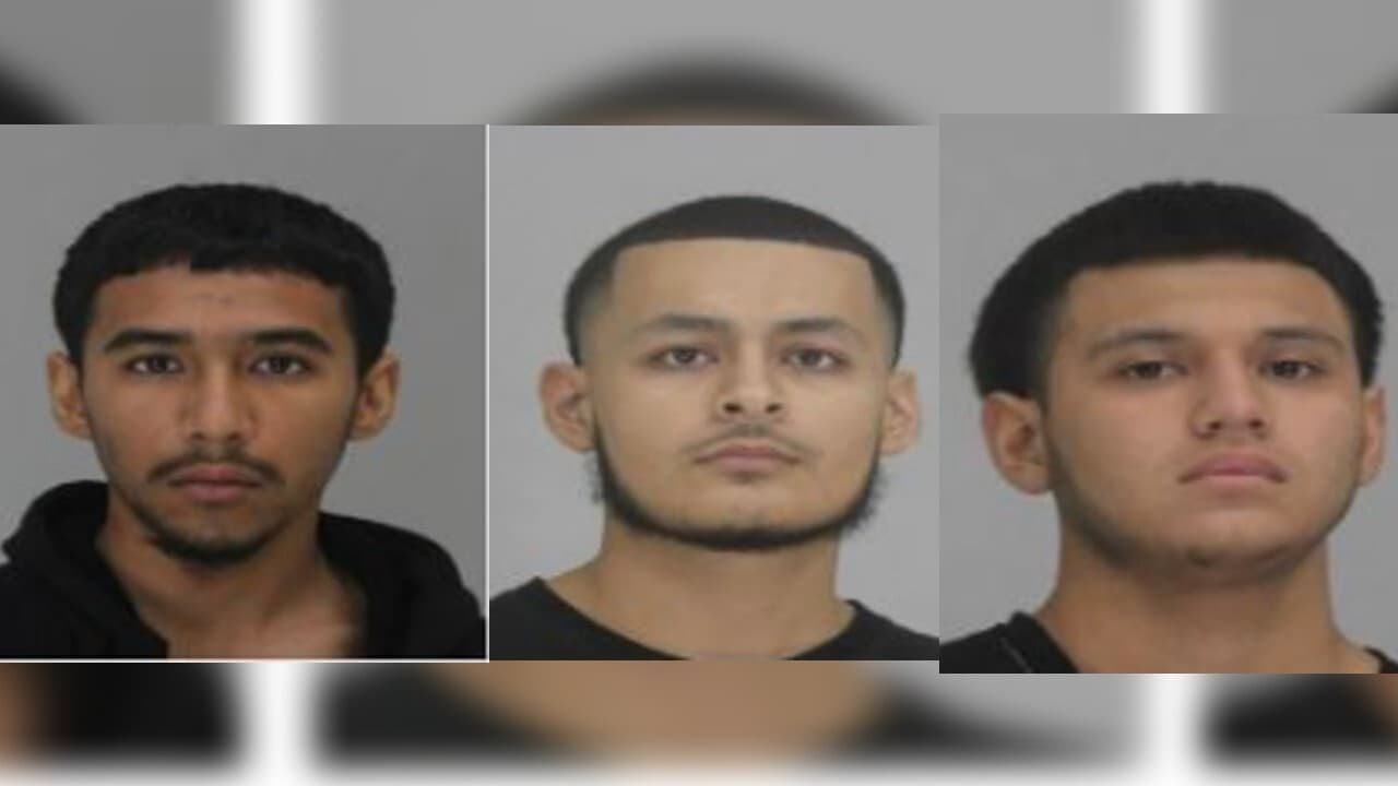 Arrestan a cuatro jóvenes hispanos acusados de varios robos en Dallas