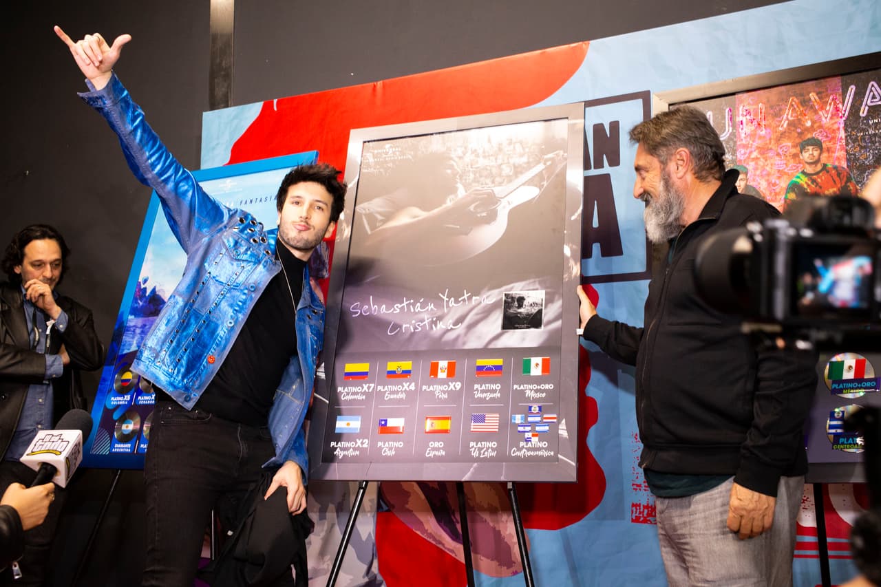 Con 'Cristina', la canción que tiene como protagonista a su novia TINI, obtuvo varios discos de platino en México, Estados Unidos y Colombia, entre otros países de Latinoamérica.