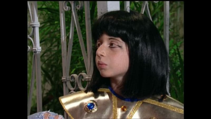 No olvides de maquillarte, serás el alma egipcia de la fiesta.