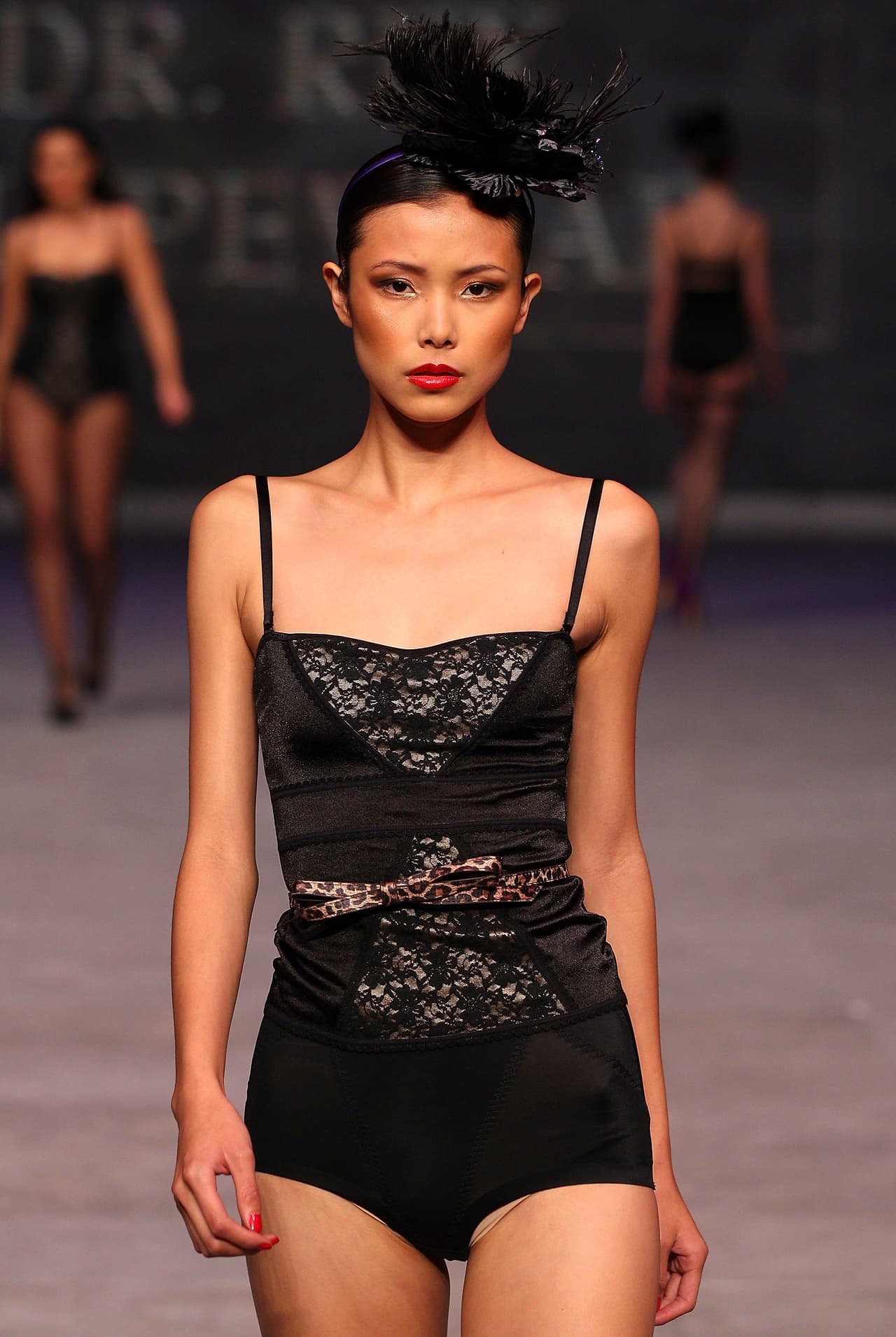 Uno de los tipos de faja a los recurre Katy son
<b>de control y confort</b>, esto quiere decir que por sus telas lo que hacen es ayudarte a estilizar la figura, sin sentirte demasiado apretada.