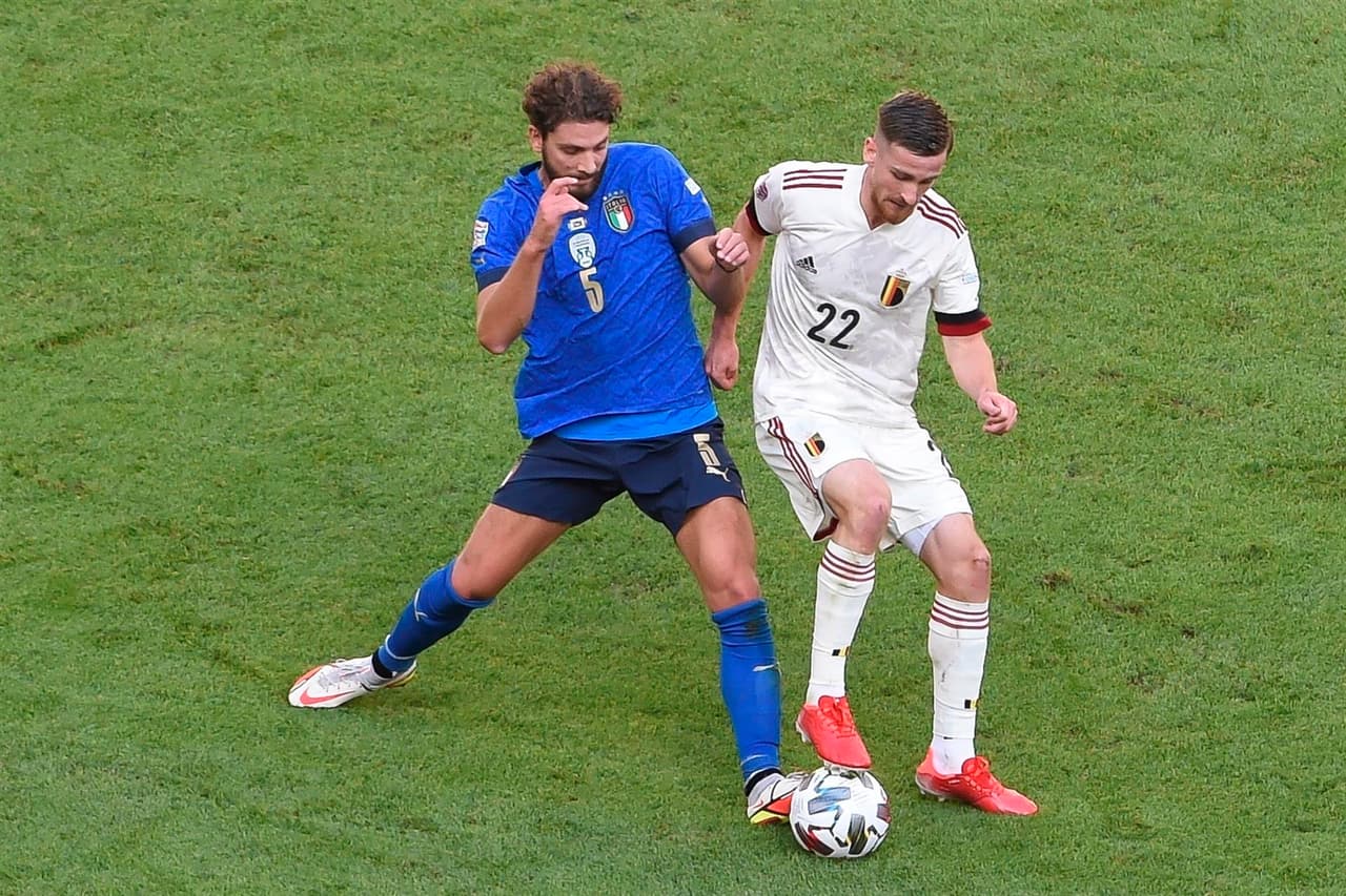 Italia se queda con el tercer lugar de la UEFA Nations League tras vencer 2-1 a Bélgica. Con anotacion de Barella y un penalti cobrado de Berardi, la 'Azzurra' se lleva la victoria. El único tanto por parte de los 'red devils' fue de Charles De Ketelaere ya al final del encuentro.