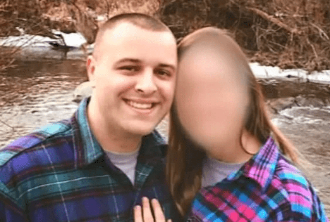 Descubrió a su novio agrediendo sexualmente a la dama de honor y aún así se casaron