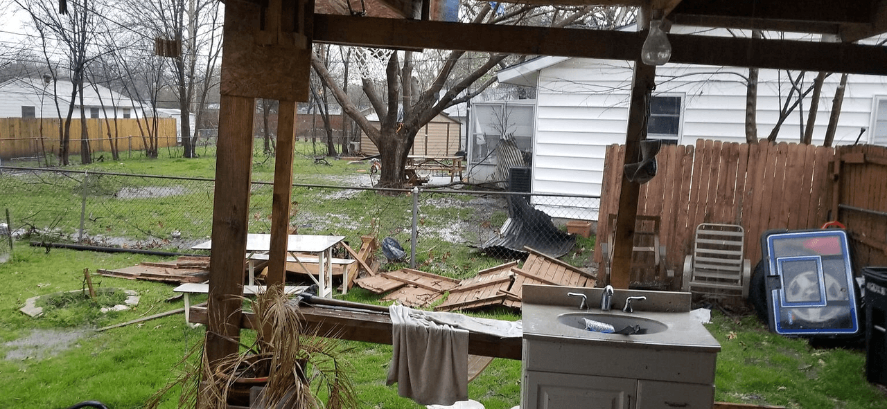 La tormenta provocó daños en esta propiedad localizada en Mesquite. El residente dijo que "se sentía como una explosión". Las imágenes fueron tomadas entre 7:30 a.m. y 8:00 a.m de la mañana del sábado 9 de marzo de 2019.