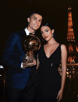 <b>Georgina Rodríguez</b>
<br>El 18 de abril de 2022, Georgina y Cristiano Ronaldo anunciaron la muerte de uno de sus mellizos en el parto. Tras expresar la profunda tristeza que los invade dijeron que les queda "esperanza" y "felicidad" por el nacimiento de su hija.