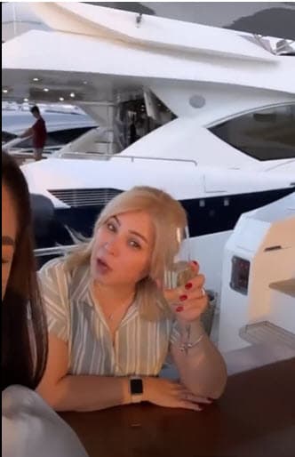 A ellos se les han unido la madre de la reina de belleza,
<b>Ludy Ferreira</b>, y un amigo de ella, el fotógrafo Abdala Oviedo.
<br>