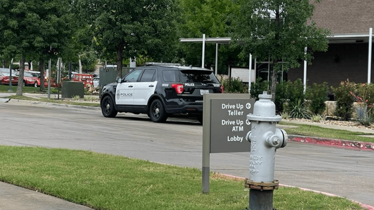 Discusión por un vehículo termina con un hombre atrincherado en el centro de Austin