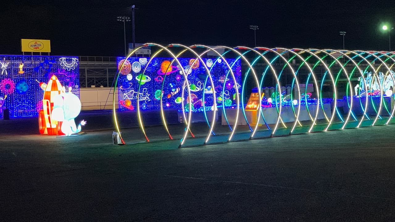 <a href="https://www.univision.com/local/houston-kxln/deslumbrate-con-el-festival-de-luces-navidenas-mas-grande-en-su-tipo-en-los-estados-unidos-video">Magical Winter Lights</a> se presenta del 19 de noviembre de 2021 al 2 de enero de 2022.