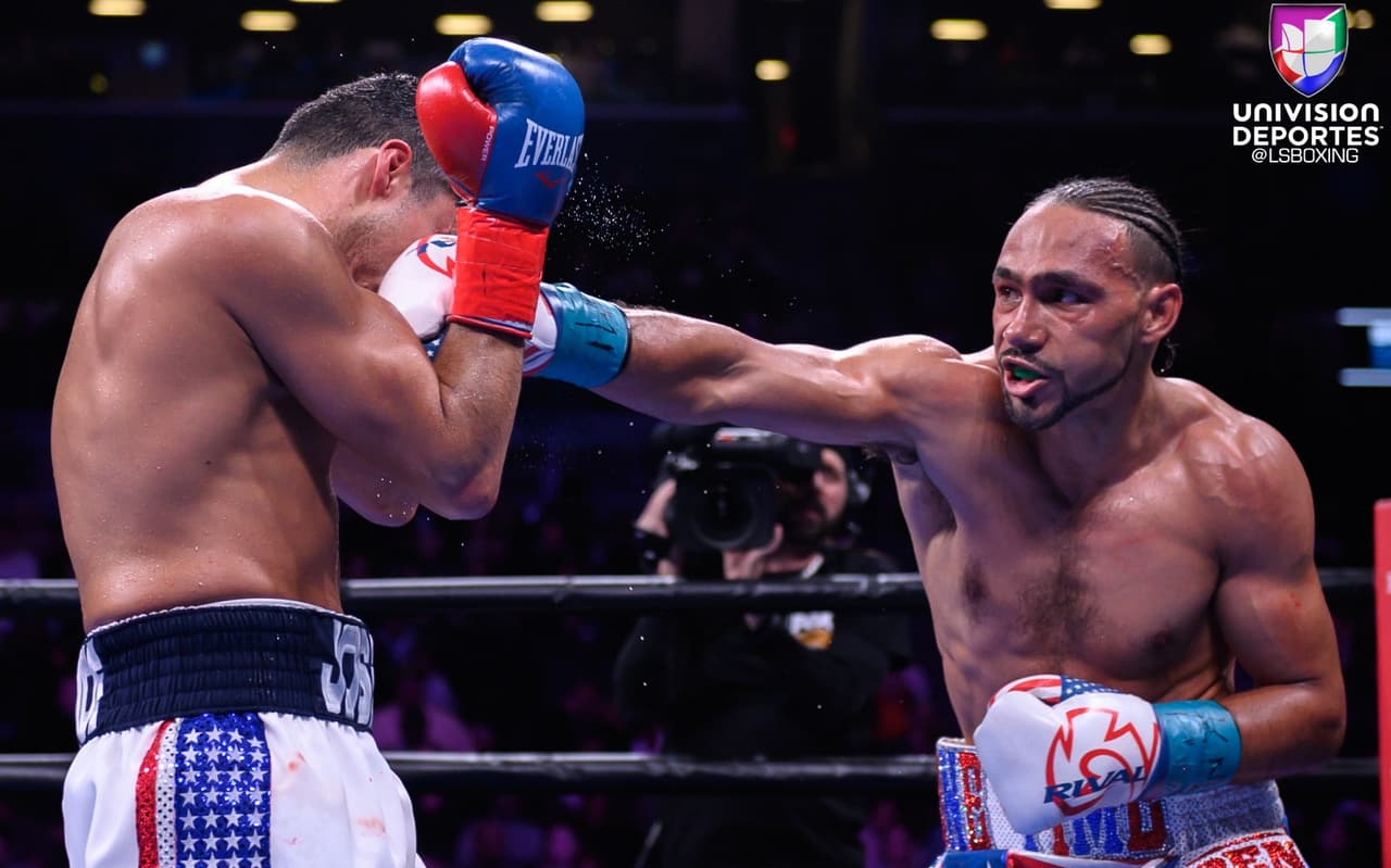 Keith 'One Time' Thurman retuvo su supercampeonato wélter de la AMB tras derrotar por decisión mayoritaria a 'Josesito' López en una dura pelea de regreso para el monarca.