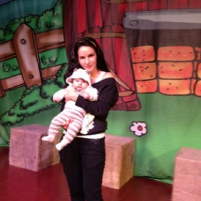 Cuando viajaban el pequeño estaba bajo el cuidado de su abuela.