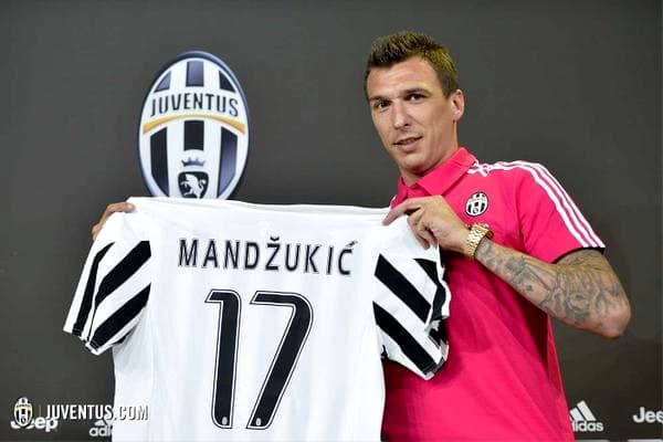 Mario Mandzukic fue presentado por la Juventus
