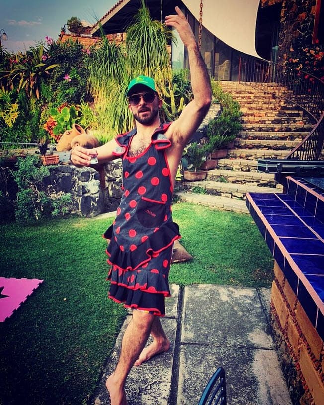 "Yo creo que el estereotipo del galán de la televisión mexicana es totalmente diferente a mí. Por otro lado, yo quería satisfacer otras inquietudes mías, desarrollar otras habilidades".
<br>