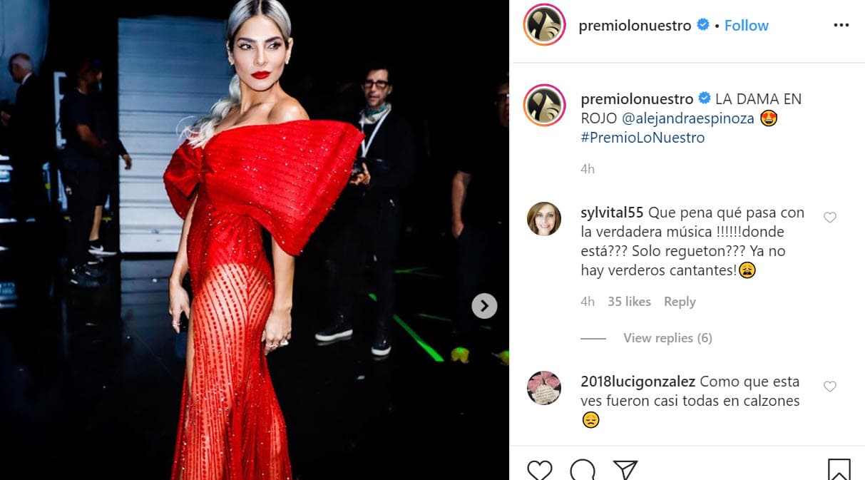 Mientras tanto,
<b>Alejandra Espinoza</b> no se quedó atrás. El diseño de imagen de la también presentadora de la gala estuvo a cargo de Christian Ramírez y en la apertura del show lució un vestido rojo Falguni Shane Peacok y zapatos Louboutin.
<br>
