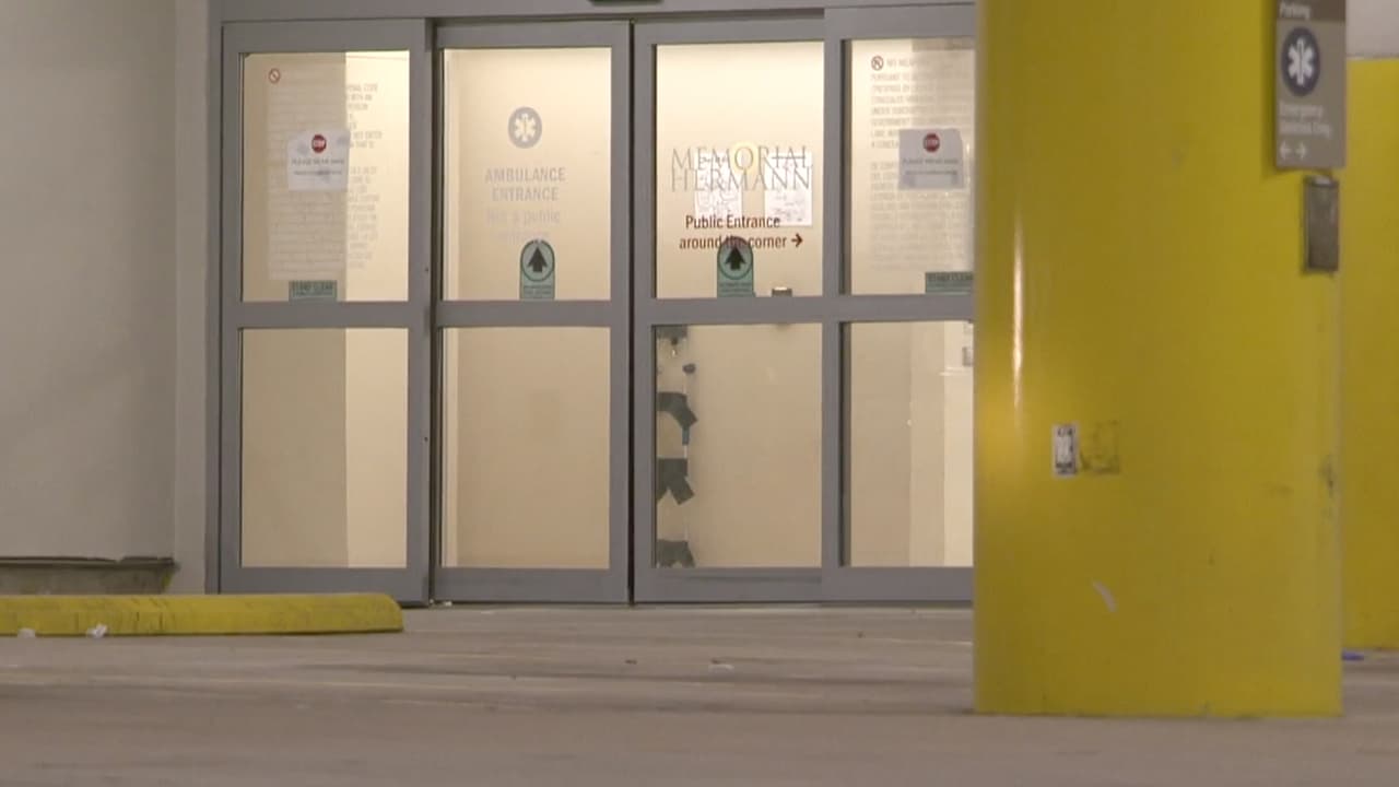 Las autoridades indicaron que el hombre conducía su automóvil de forma agresiva y cerca de la calle Charters se detuvo junto al vehículo de los Castro cuando salían del juego. En el video de las cámaras de vigilancia se ve cómo el sospechoso abrió la puerta de su vehículo y empezó a gritar, cerró puerta y comenzó a seguir a la familia.