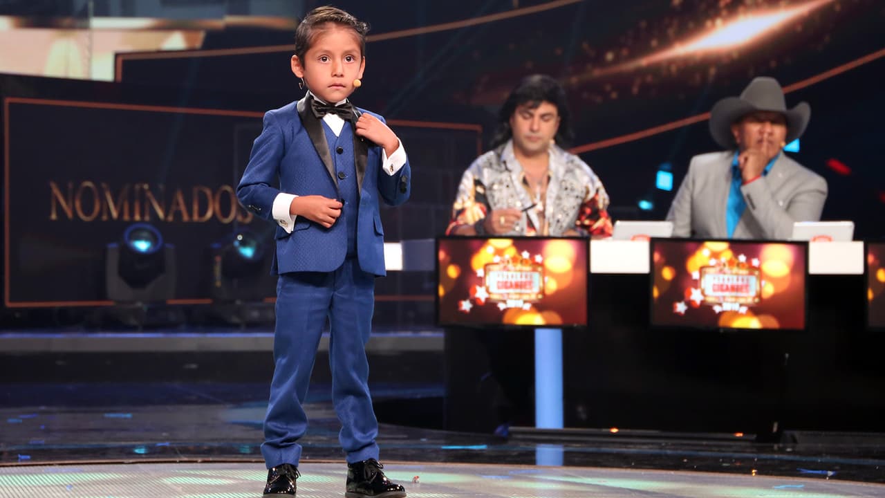 El tierno Yumalay llegó a los 'Oscaritos' con su traje de gala y con su ternura presentó su película 'Pepe el toritorito'.