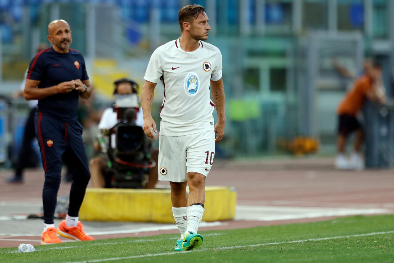 2 - Francesco Totti - exfutbolista italiano - 18 goles.