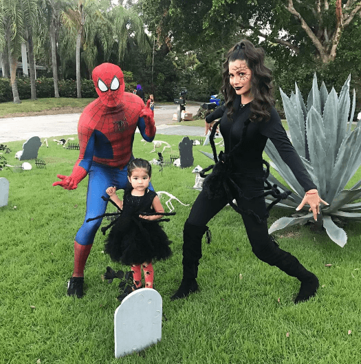 Ana Patricia y toda su familia lucieron muy bien combinados como siempre para este Halloween.