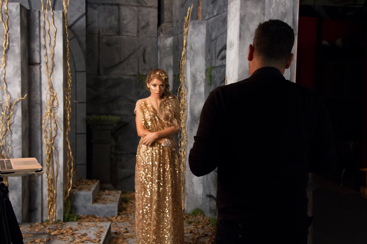 Las bellas nos sumergieron en el maravilloso mundo de ‘The Huntsman’ caracterizándose como el Team Oro y el Team Hielo ¿con cuál de los dos te quedas?