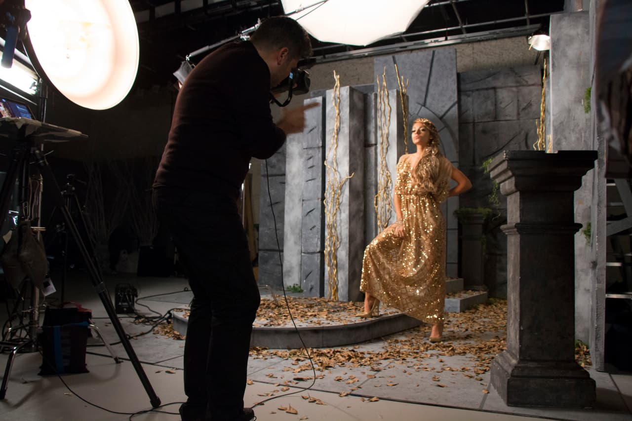 Las bellas nos sumergieron en el maravilloso mundo de ‘The Huntsman’ caracterizándose como el Team Oro y el Team Hielo ¿con cuál de los dos te quedas?