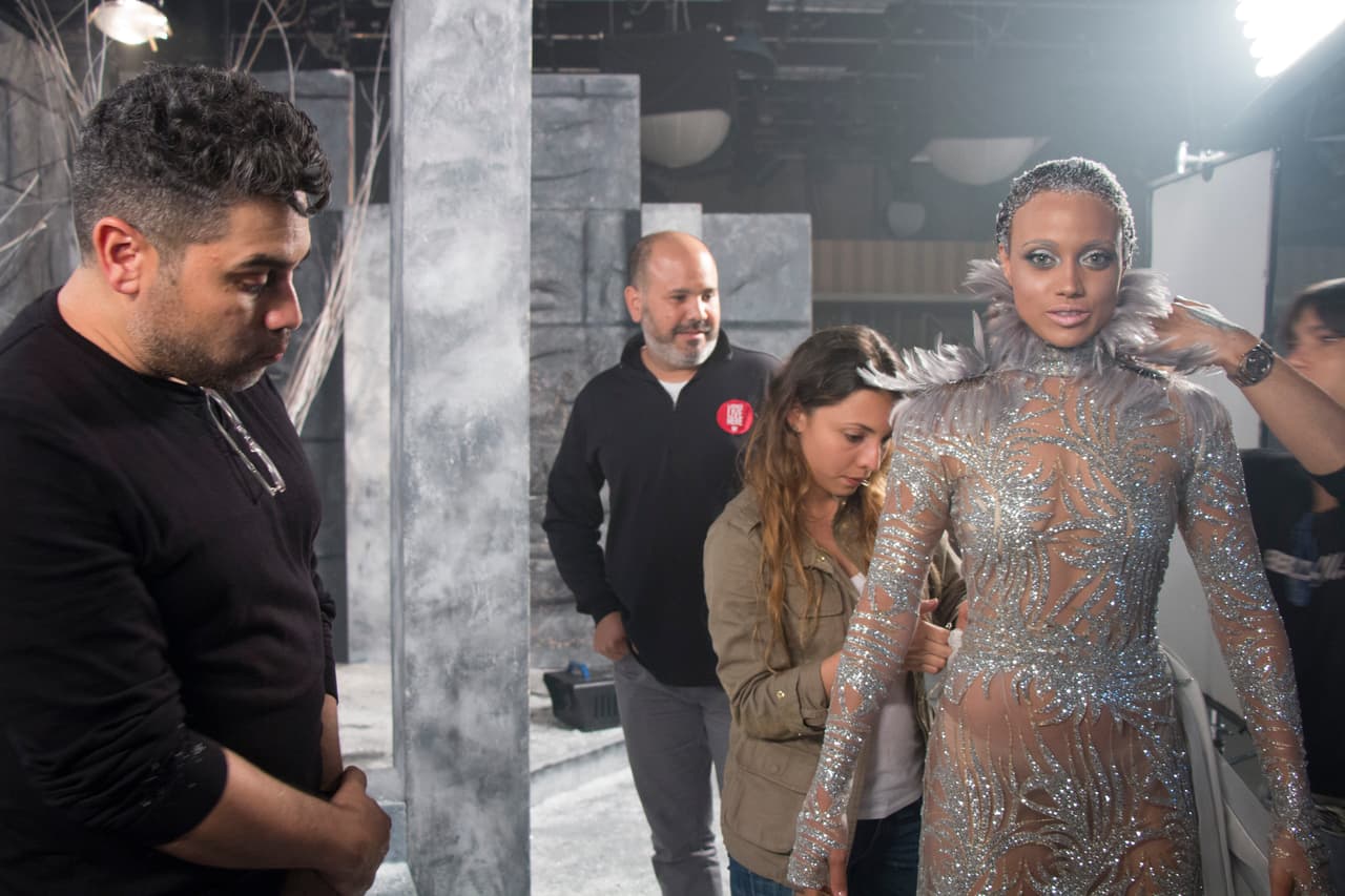 Las bellas nos sumergieron en el maravilloso mundo de ‘The Huntsman’ caracterizándose como el Team Oro y el Team Hielo ¿con cuál de los dos te quedas?