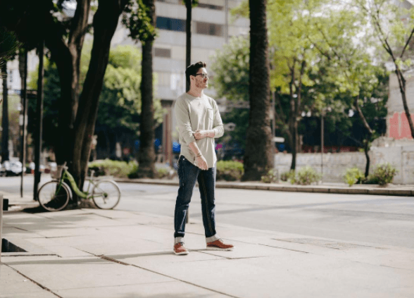 Vestir casual no significa perder el estilo y Rodolfo lo sabe.