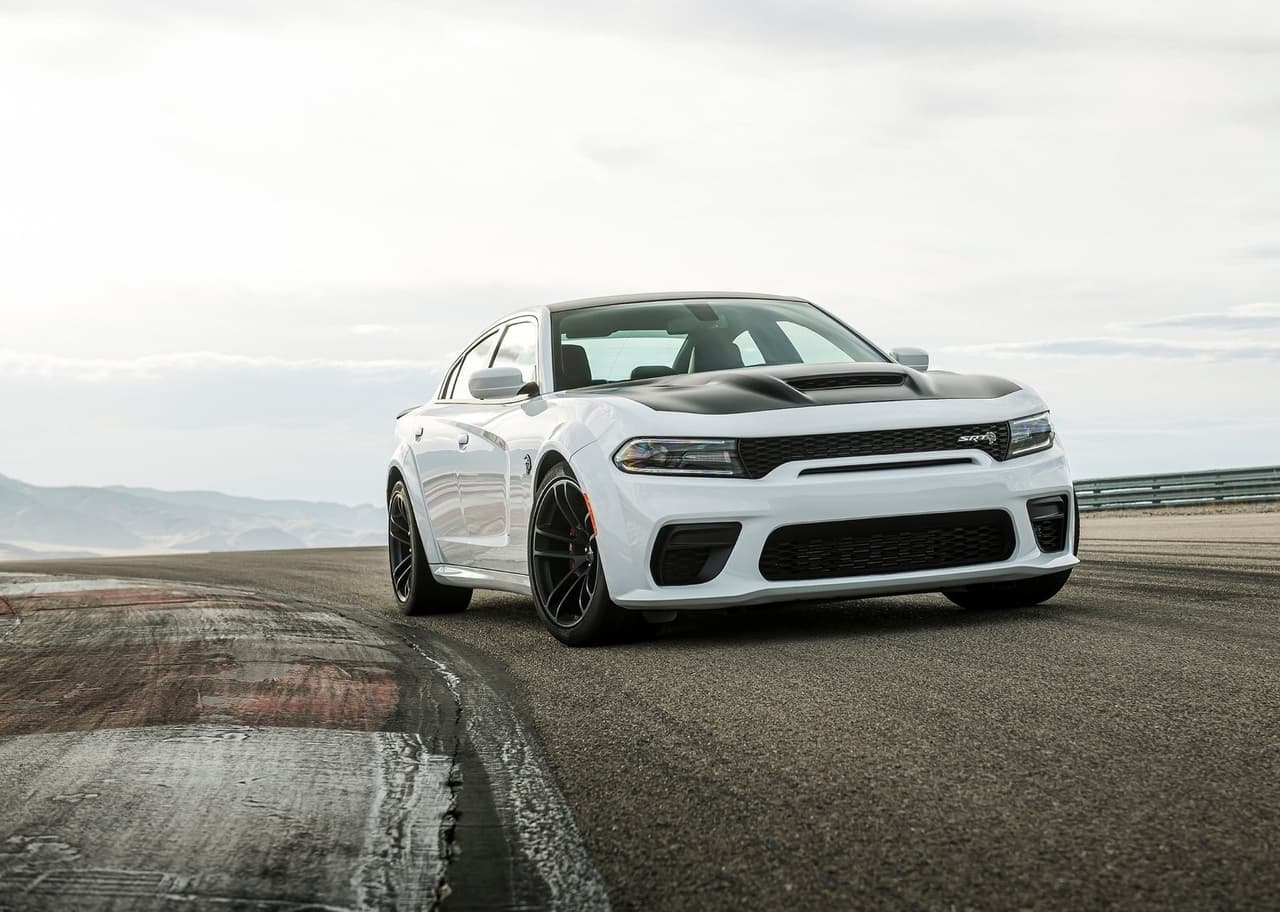 <h3 class="cms-H3-H3"><b>9. Dodge Charger</b></h3>
<br>
<br>
<b>Porcentaje de dueños con al menos una multa por exceso de velocidad:</b> 14.71%
<br>
<br>
<b>Precio base:</b> $29,995