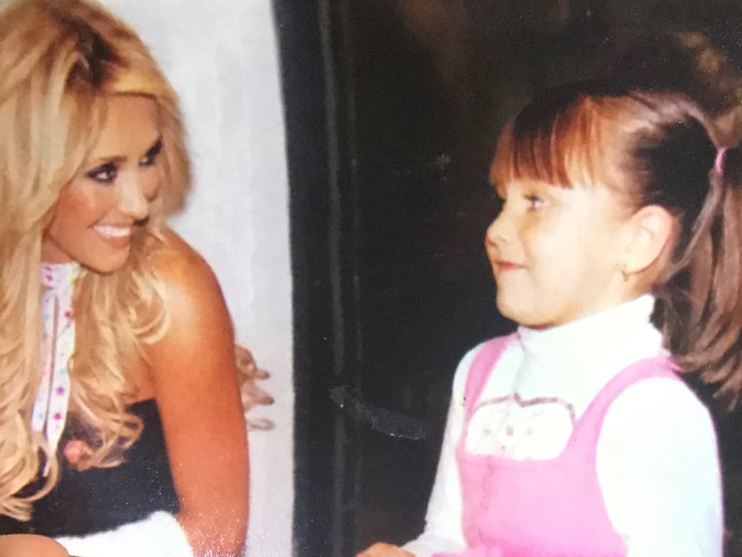 “Mi niña hermosa, no lo puedo creer, ¡18! Que sea un año perfecto y muy muy feliz”, le escribió Anahí, que a pesar de ser mamá de dos hijos, no olvida a su sobrina y el amor que le tiene.