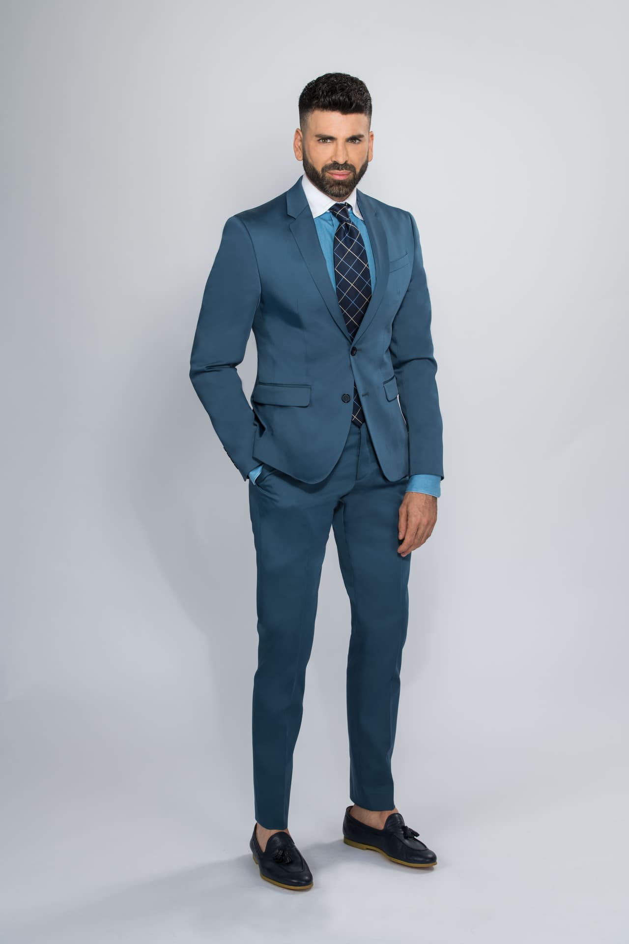 El experto en moda, Jomari Goyso, no perderá detalle de la vestimenta de los famosos que posarán ante las cámaras que asistirán a la premiación.