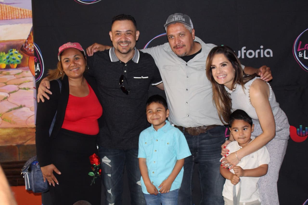 Maria Esther y Pancho posaban siempre con una sonrisa junto al público que les pedía una foto.