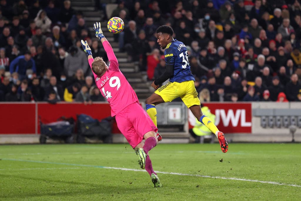 Manchester United vence 3-1 a Brentford, con goles de Anthony Elanga, Mason Greenwood y Marcus Rashford. Ivan Toney anotó el único gol a favor de los locales, durante la J17 en la Premier League.