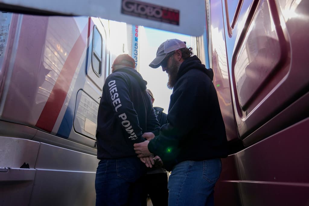 El nuevo objetivo de ICE: se intensifican las redadas a camioneros inmigrantes en carretera; esto es lo que sabemos