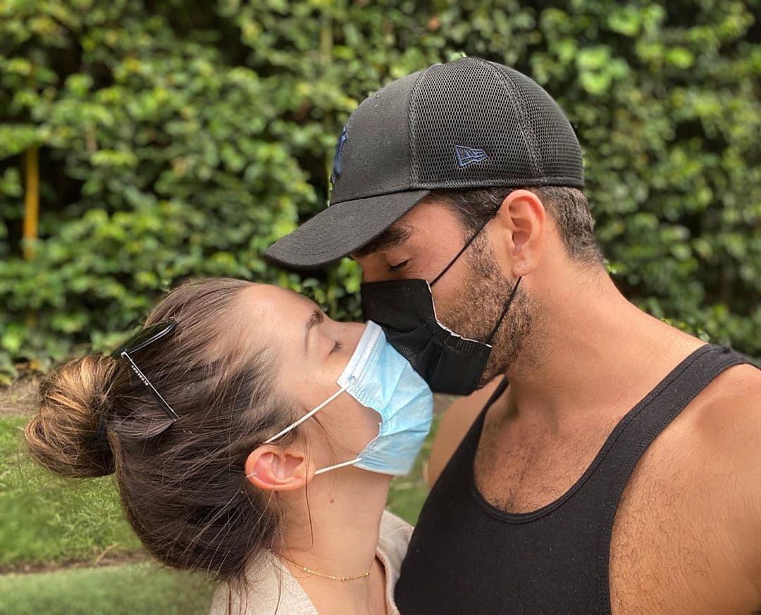 Se conocieron en los sets de Televisa en 2013, cuando ella terminaba de grabar La Mujer del Vendaval y él participaba en el elenco de la telenovela 'Libre para amarte', protagonizada por Gloria Trevi y Gabriel Soto.