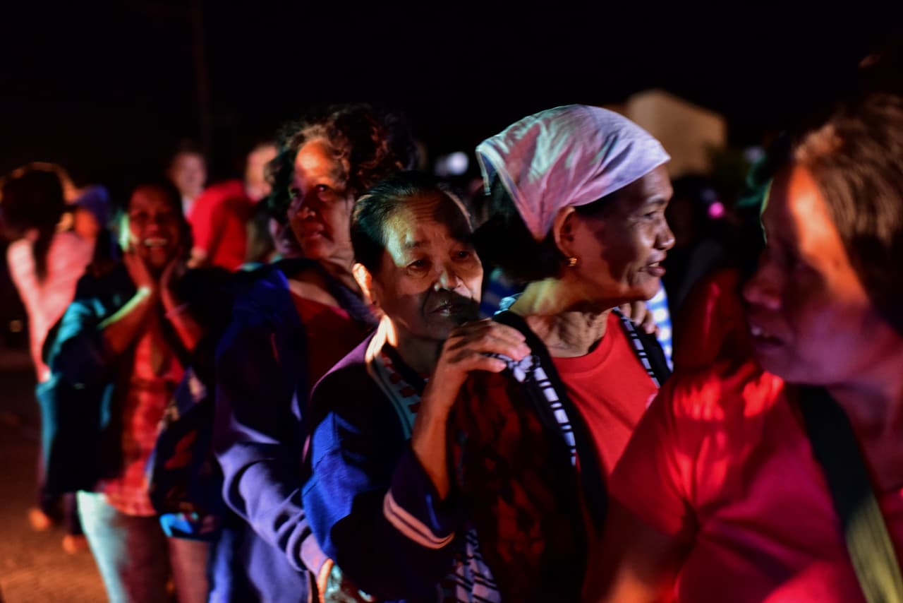 <b>Bucalan, Filipinas. </b>Un grupo de mujeres provenientes de comunidades pobres marchan hacia el palacio de gobierno.