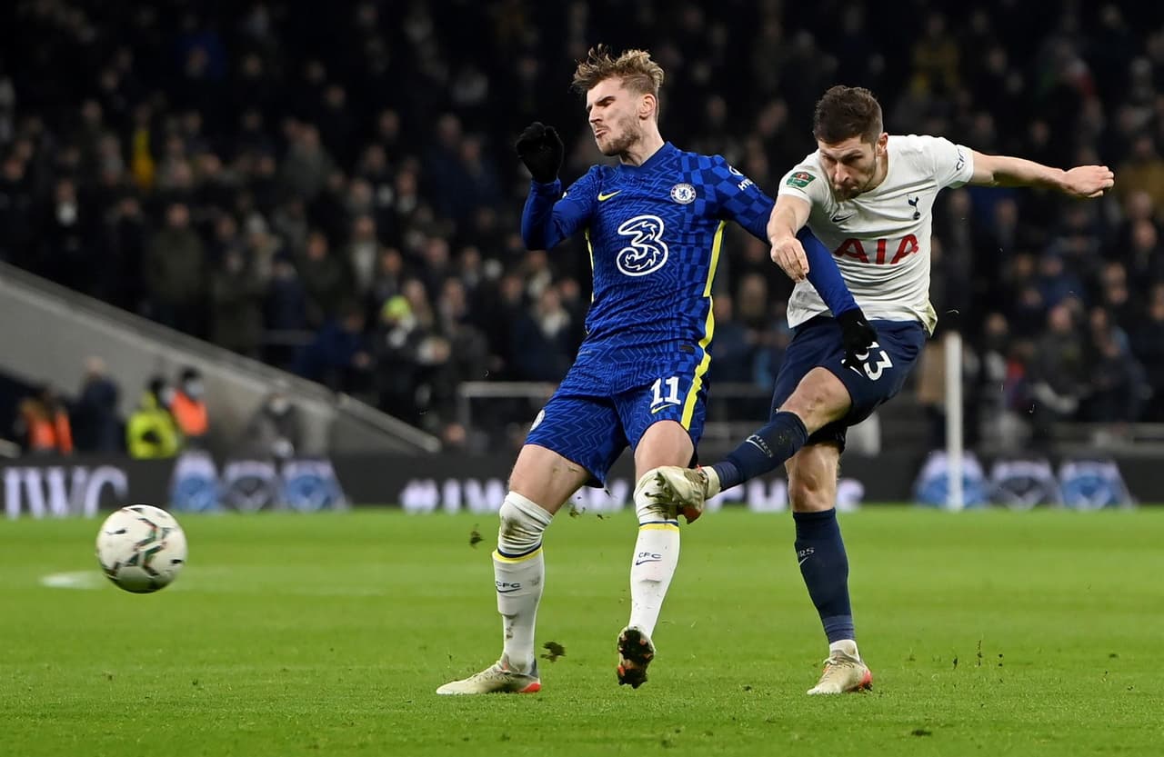 Chelsea se impone por la mínima en la semifinal de vuelta 1-0 y se lleva el triunfo sobre el Tottenham, siendo el primer finalista para la Copa de la Liga de Inglaterra. Antonio Rüdiger le dio el triunfo a los 'Blues' al minuto 18'. El marcador global fue de 3 a cero.