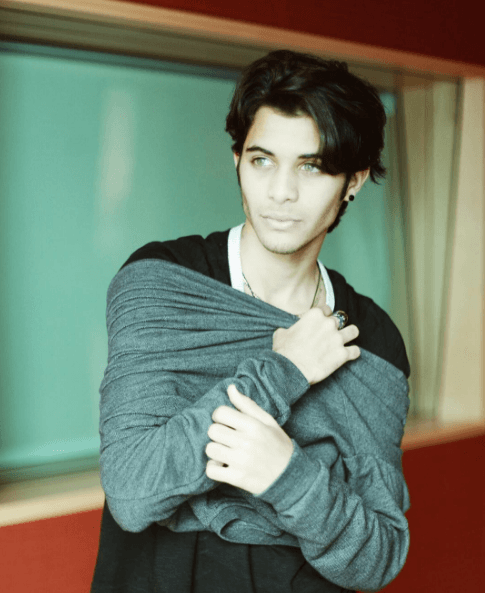 Sigue a Erick en sus redes sociales y en las cuentas oficiales de CNCO. Este cubano seguirá dando mucho de qué hablar.