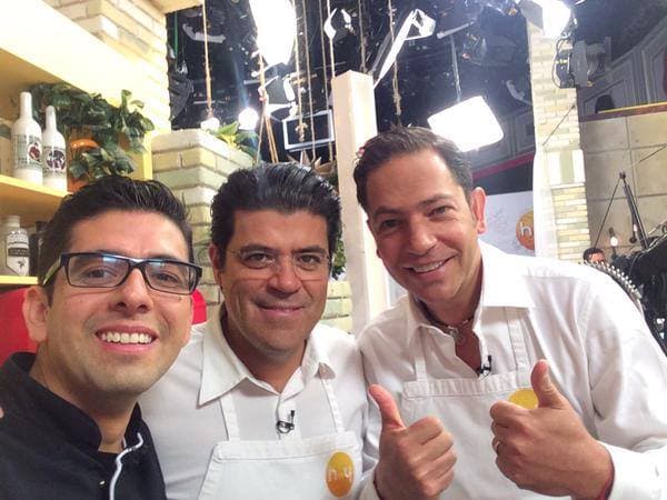 Chef Omar, Burro y Jan ya están listos para cocinar.