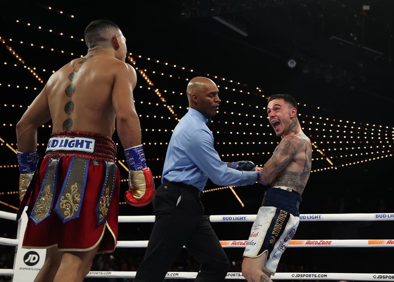 Sorpresa del Año: George Kambosos Jr. sobre Teofimo López. El entonces retador australiano rompió las quinielas con su exhibición de inteligencia y tamaños para quitarle todos los cinturones de peso Ligero al de sangre catracha.